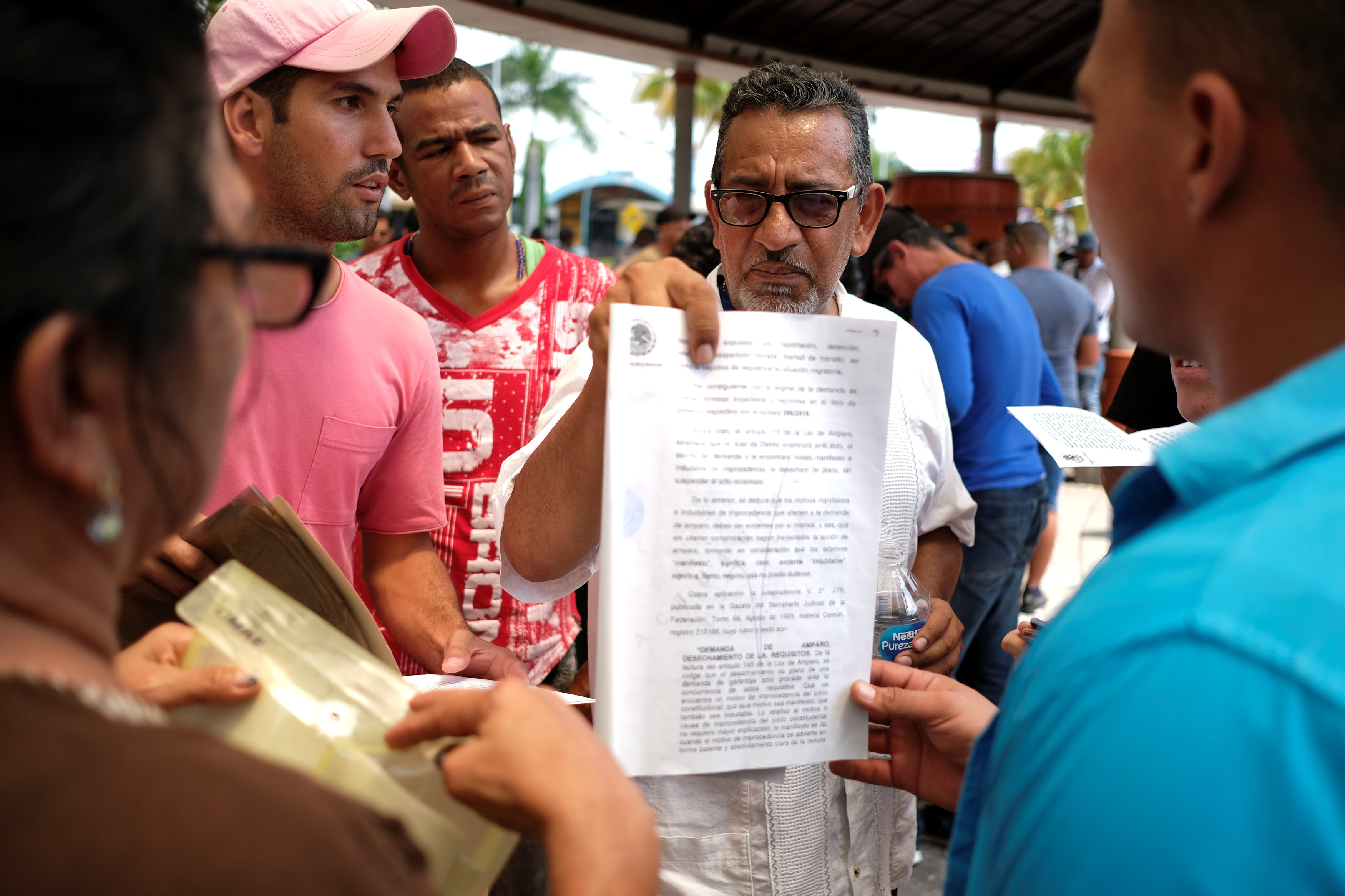 Migrantes cubanos son estafados en Tapachula; ‘abogados’ les cobran por tramitar falsos amparos