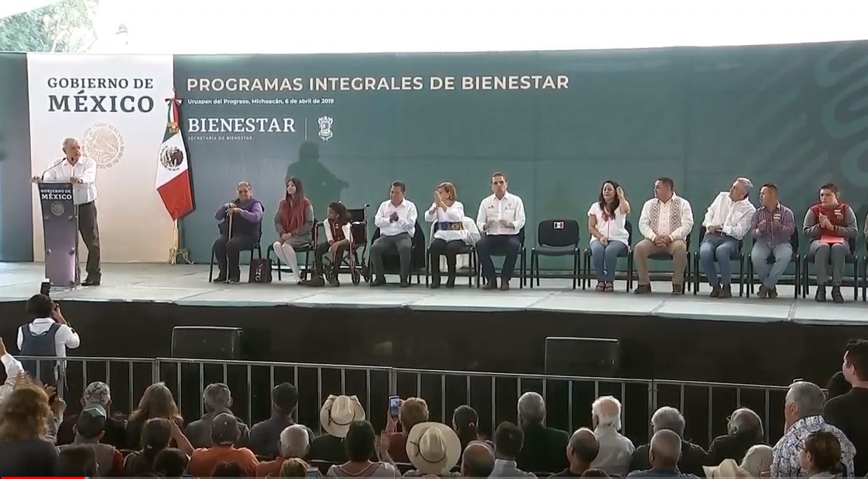 Foto: AMLO se compromete a federalizar los sistemas de salud, el 6 de abril de 2019. (Gobierno de México YouTube)
