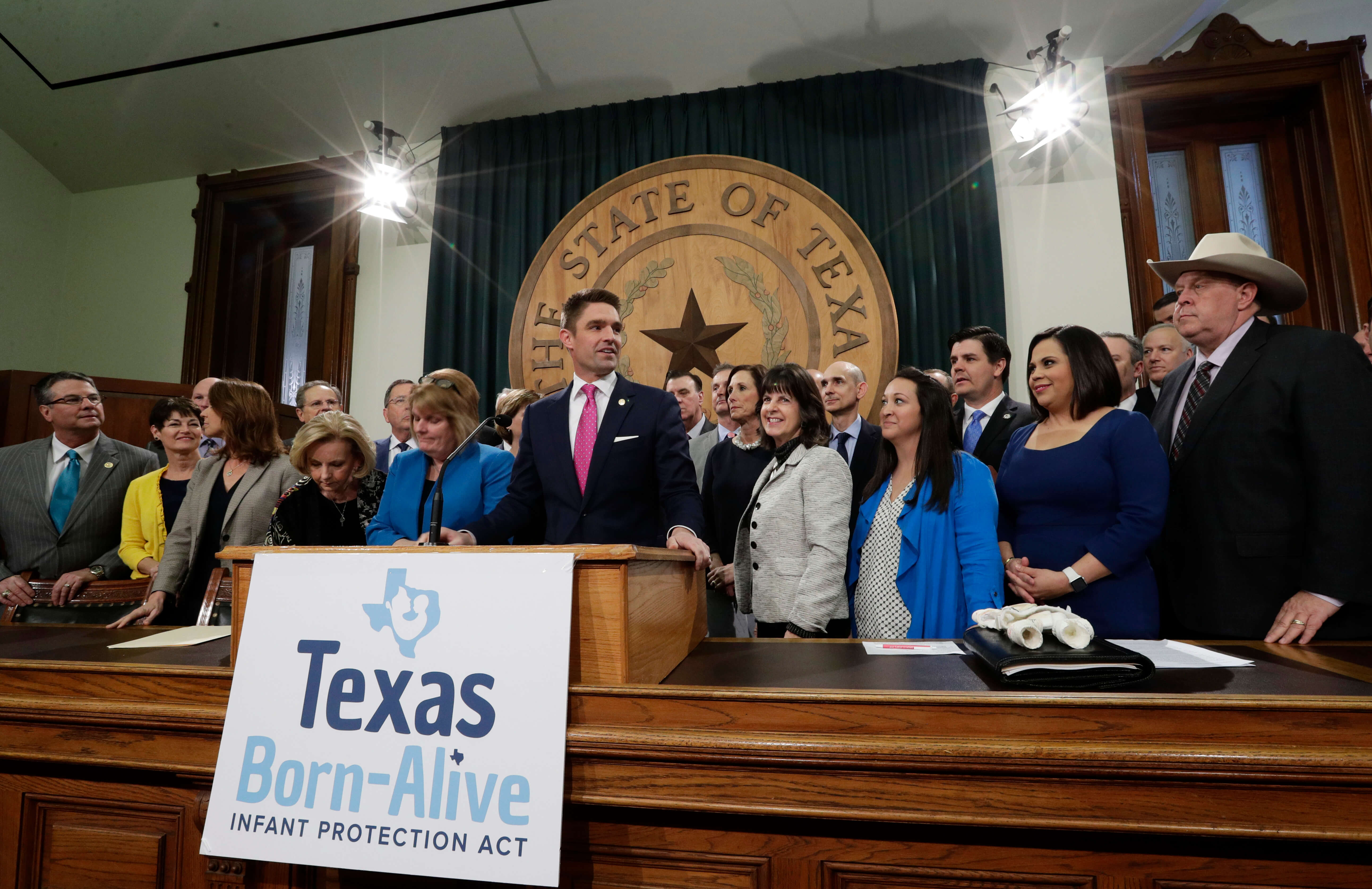 Legisladores de Texas buscan castigar el aborto con pena de muerte