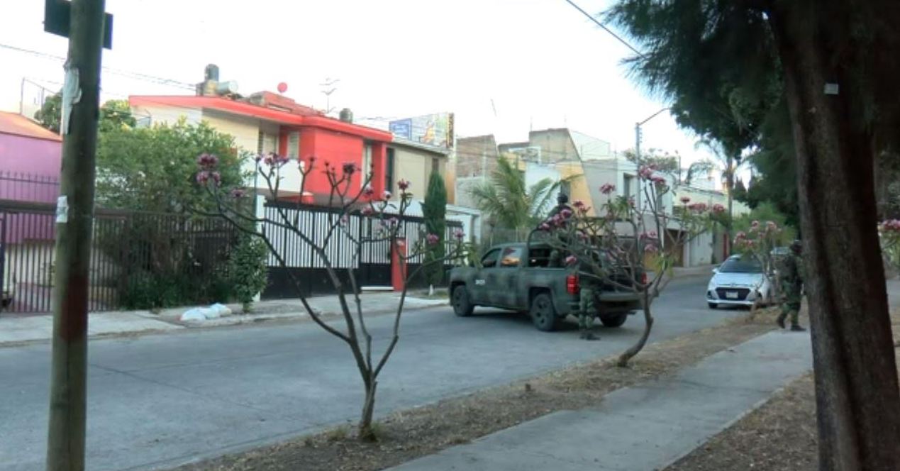 Foto: Hallan arsenal en casa del narcotraficante Adrián Alonso Guerrero Covarrubias, alias “El 8” o “El M”, detenido en Jalisco, el 13 de abril de 2019 (Noticieros Televisa)