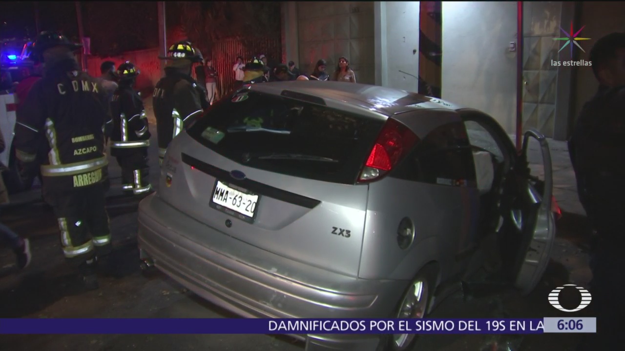 Automóvil choca contra árbol en Azcapotzalco