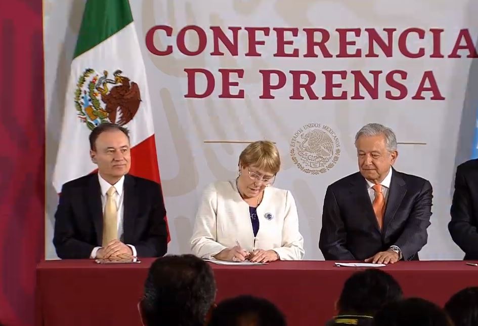 AMLO y Michelle Bachelet firman acuerdo en materia de derechos humanos