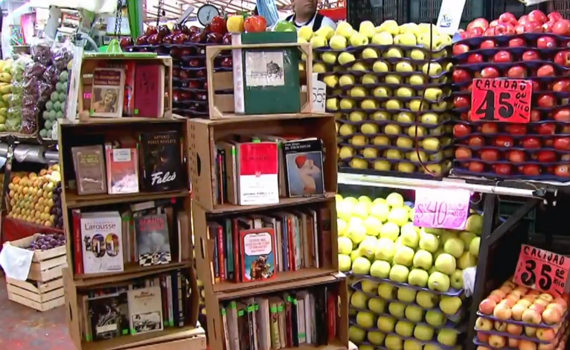 Entre frutas y legumbres, así es la biblioteca de la Central de Abasto en la CDMX