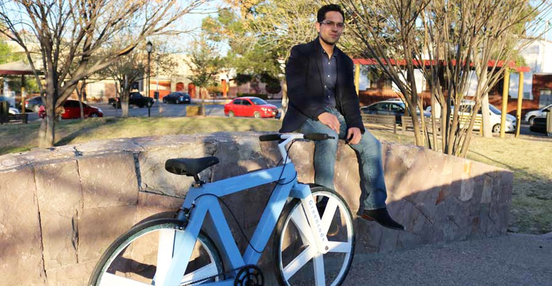 Mexicano crea bicicleta con papel reciclado