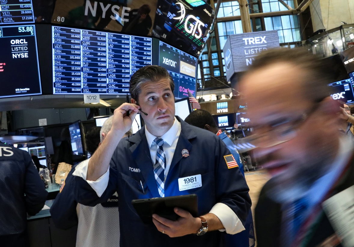 Foto: Comerciantes trabajan en el piso de la Bolsa de Nueva York (NYSE) en Nueva York, Estados Unidos, 8 de abril de 2019 (Reuters)