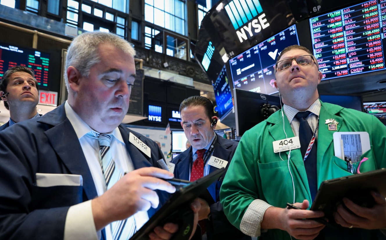 Foto: Los comerciantes trabajan en el piso de la Bolsa de Nueva York (NYSE) en Nueva York, Estados Unidos, 9 de abril de 2019 (Reuters)