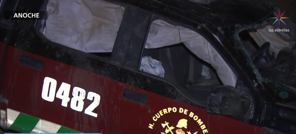 Foto: Camioneta de bomberos accidentada en la CDMX, 31 de marzo de 2019, México 