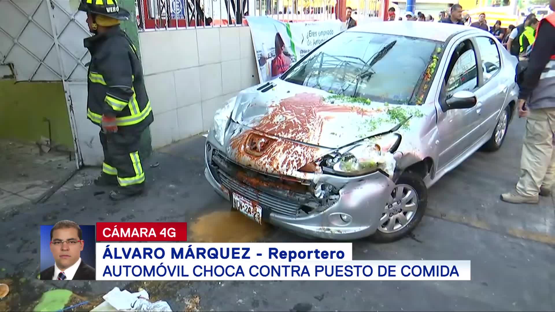 Choca automóvil contra puesto de comida en la Venustiano Carranza
