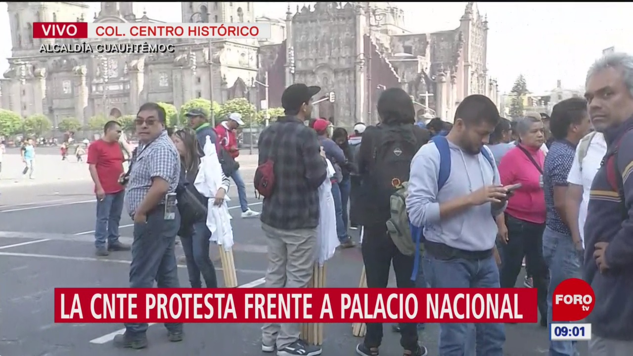 CNTE protesta frente a Palacio Nacional