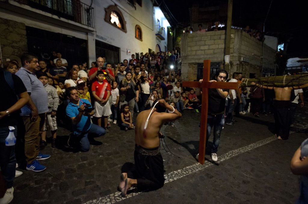 Foto Con pasión y fe se vive la Semana Santa en Taxco, Guerrero 19 abril 2019