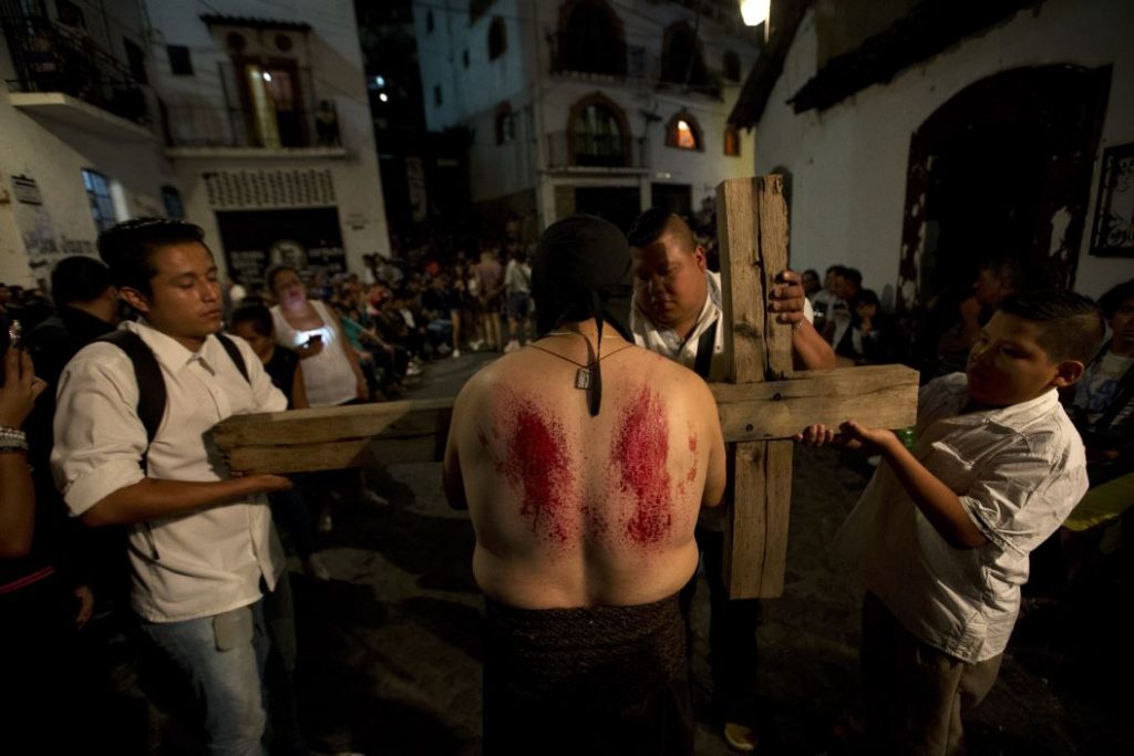 Foto Con pasión y fe se vive la Semana Santa en Taxco, Guerrero 19 abril 2019