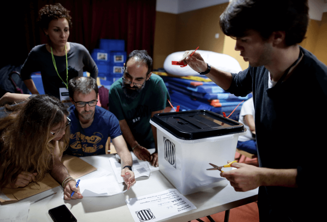 Foto: Conteo de votos del referéndum en Cataluña, 1 de octubre de 2017, Barcelona 