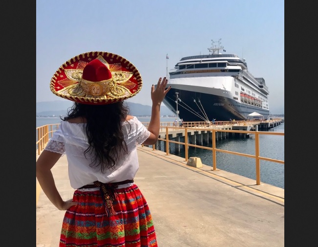 Foto: arriba el último crucero de la temporada a Manzanillo, Colima, 30 de abril 2019. Twitter @berthareynoso
