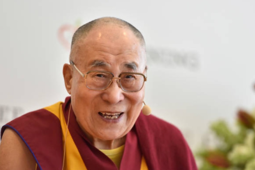 Dalai Lama muestra mejoría tras ser hospitalizado