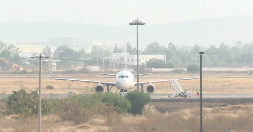 Foto: Despista avioneta en Aeropuerto del Bajío, 15 de abril 2019. Noticieros Televisa