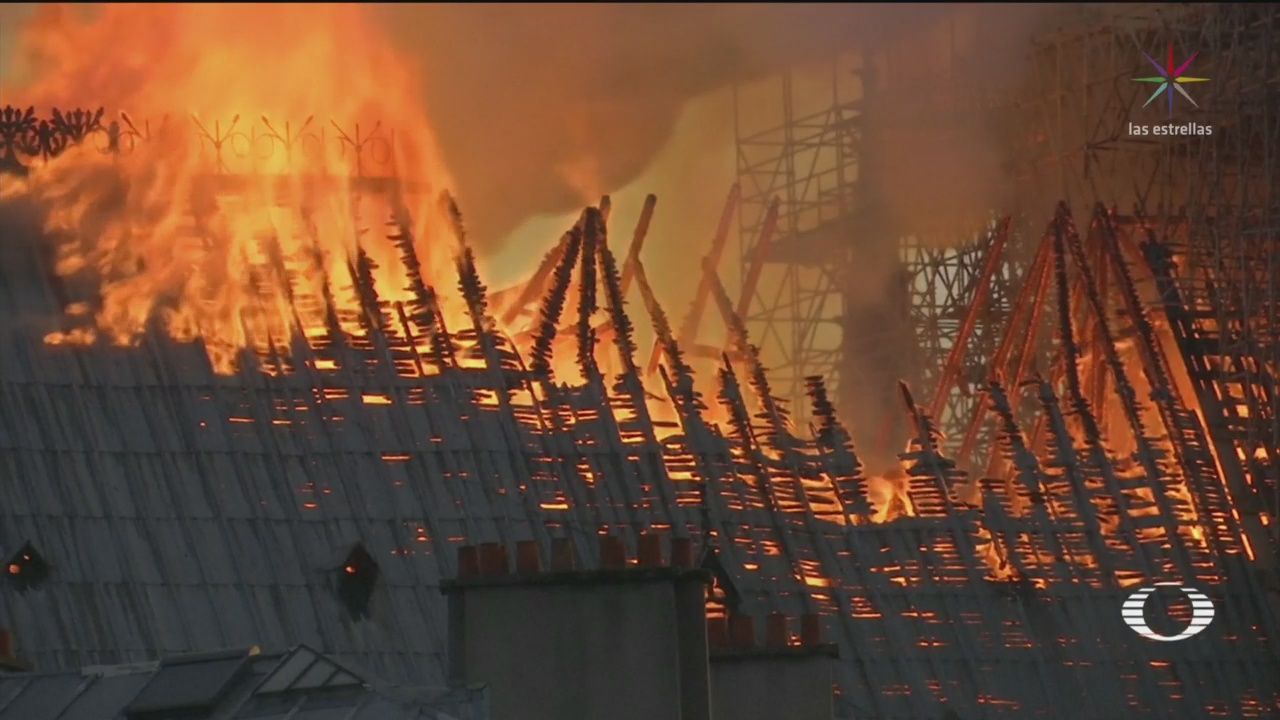 Foto: Incendio Destruye Torre Principal Notre Dame 15 de Abril 2019