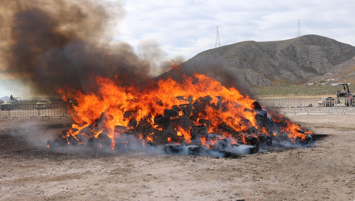Foto: Incineran más de 10 toneladas de marihuana en Coahuila. 12 de abril 2019. Twitter @FGRMexico