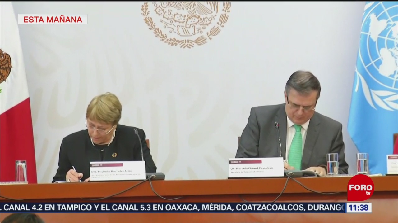 Ebrard y Michelle Bachelet firman acuerdo para comisión del caso Ayotzinapa