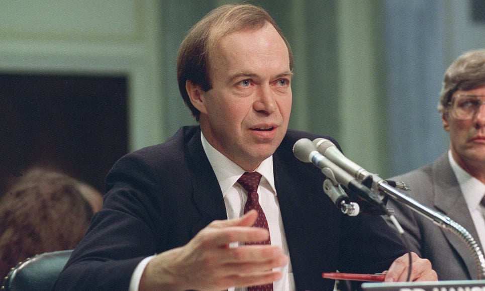 El científico de la NASA James Hansen testifica frente al senado de Estados Unidos el 8 de mayo de 1989, un año después de su histórico testimonio acerca del cambio climático (AP Images/Archivo)