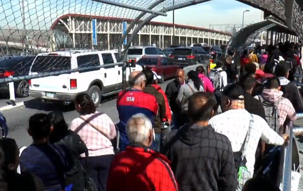 Persisten crisis, caos y retrasos para cruzar la frontera de Ciudad Juárez a El Paso, Texas