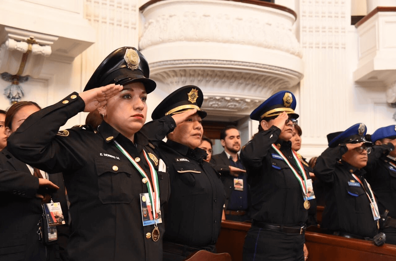 Congreso de CDMX entrega medallas al mérito policial