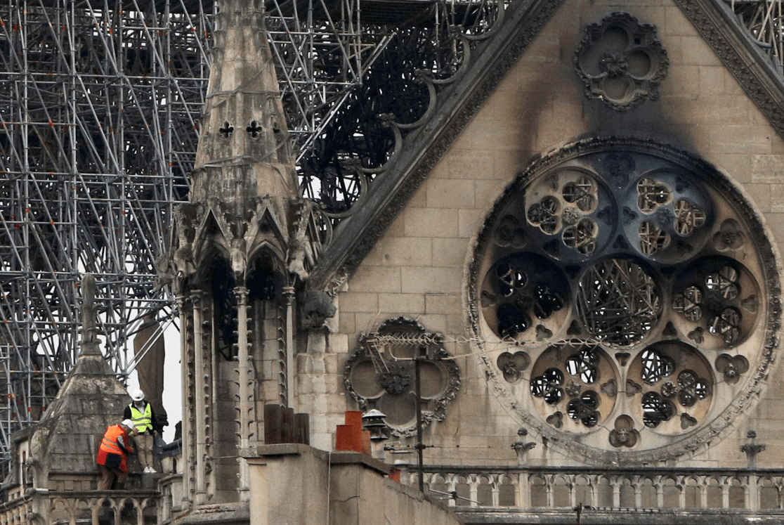 Foto: Expertos analizan daños sufridos en la catedral de Notre Dame,16 de abril de 2019, Francia
