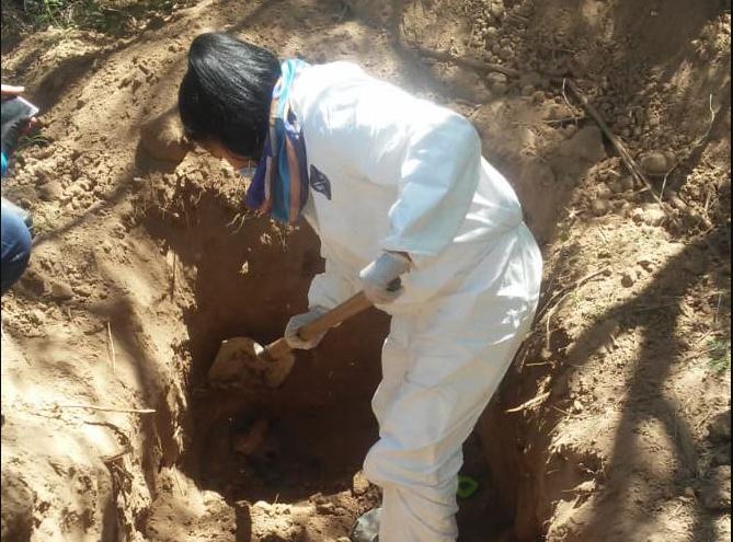 Foto: El hallazgo, que en un inicio era de 25 cuerpos, tuvo lugar este sábado tras una expedición liderada por el colectivo Guerreras Buscadoras de Sonora, el 14 de abril de 2019 (Twitter @MeganoticiasCOB)