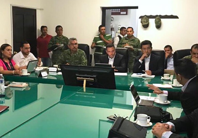Foto: Alejandro Murat, gobernador de Oaxaca, sostiene reunión de seguridad con autoridades militares y federales. El 22 de abril de 2019
