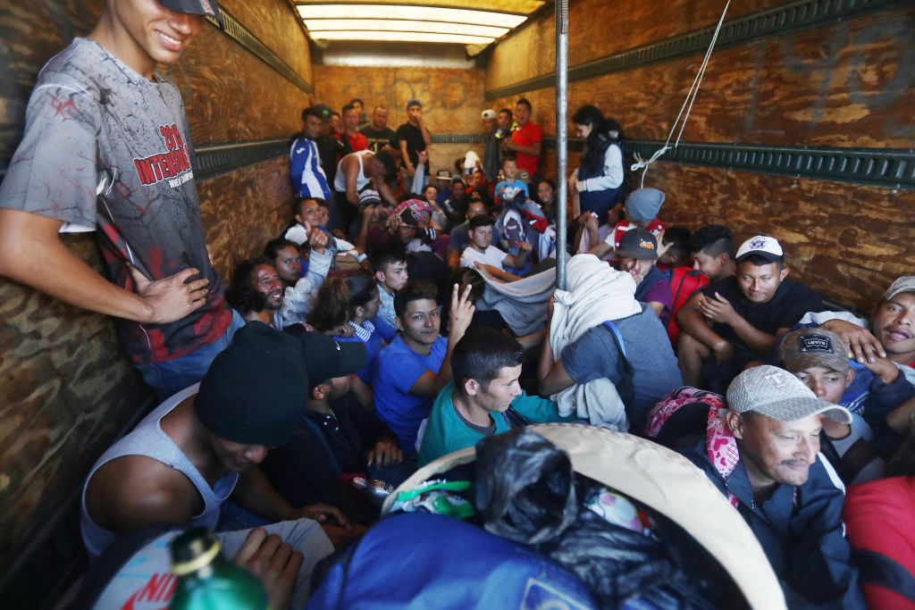 Foto: Un grupo de migrantes viajan en un camión desde Honduras a Estados Unidos. El 17 de enero de 2019