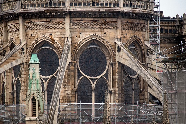 Foto: Los vitrales de la catedral de Notre Dame quedaron machados tras el incendio. El 16 de abril de 2019