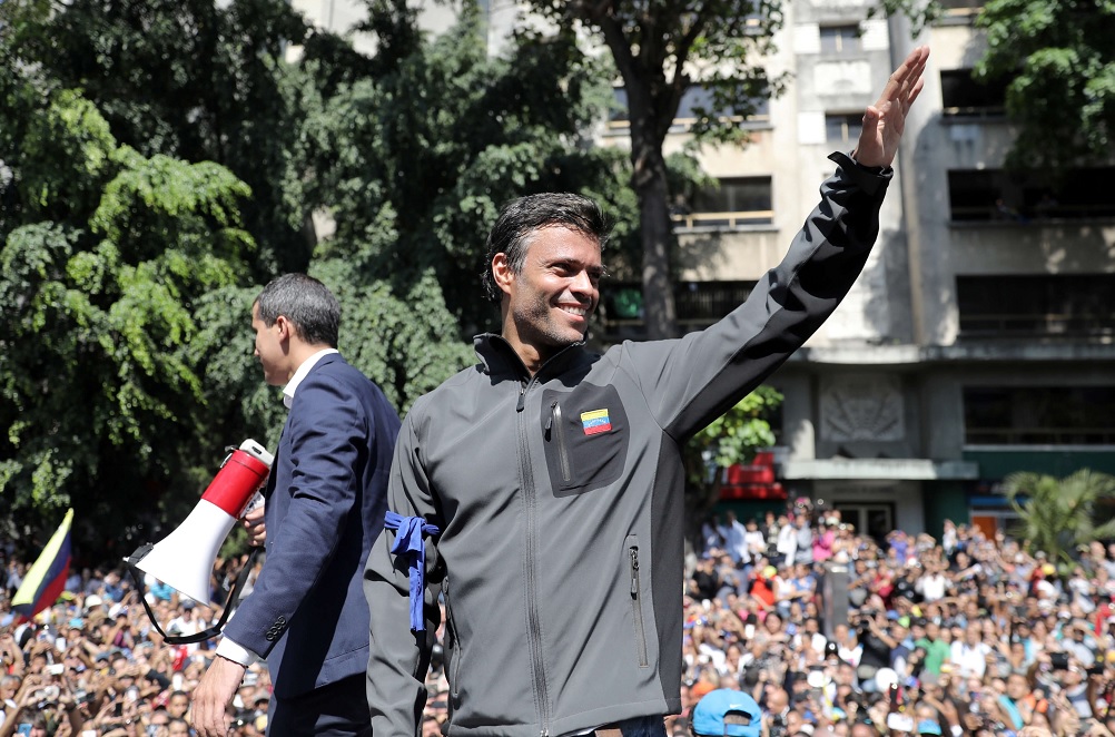 Leopoldo López y su familia ingresan como 'huéspedes' a embajada de Chile