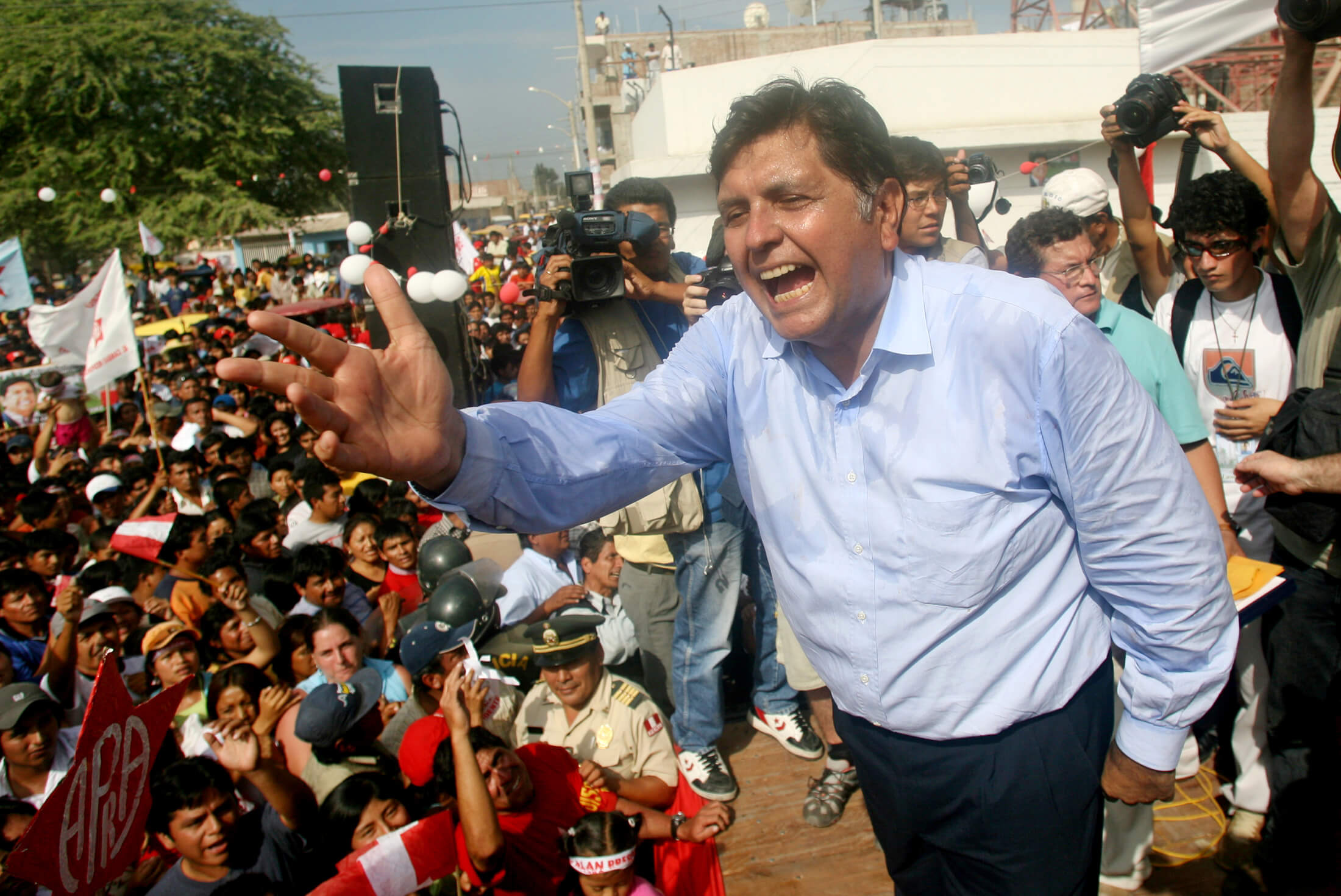 Foto: Alan García habla en un mitin durante la campaña presidencial de 2006 en Perú. El 30 de mayo de 2006