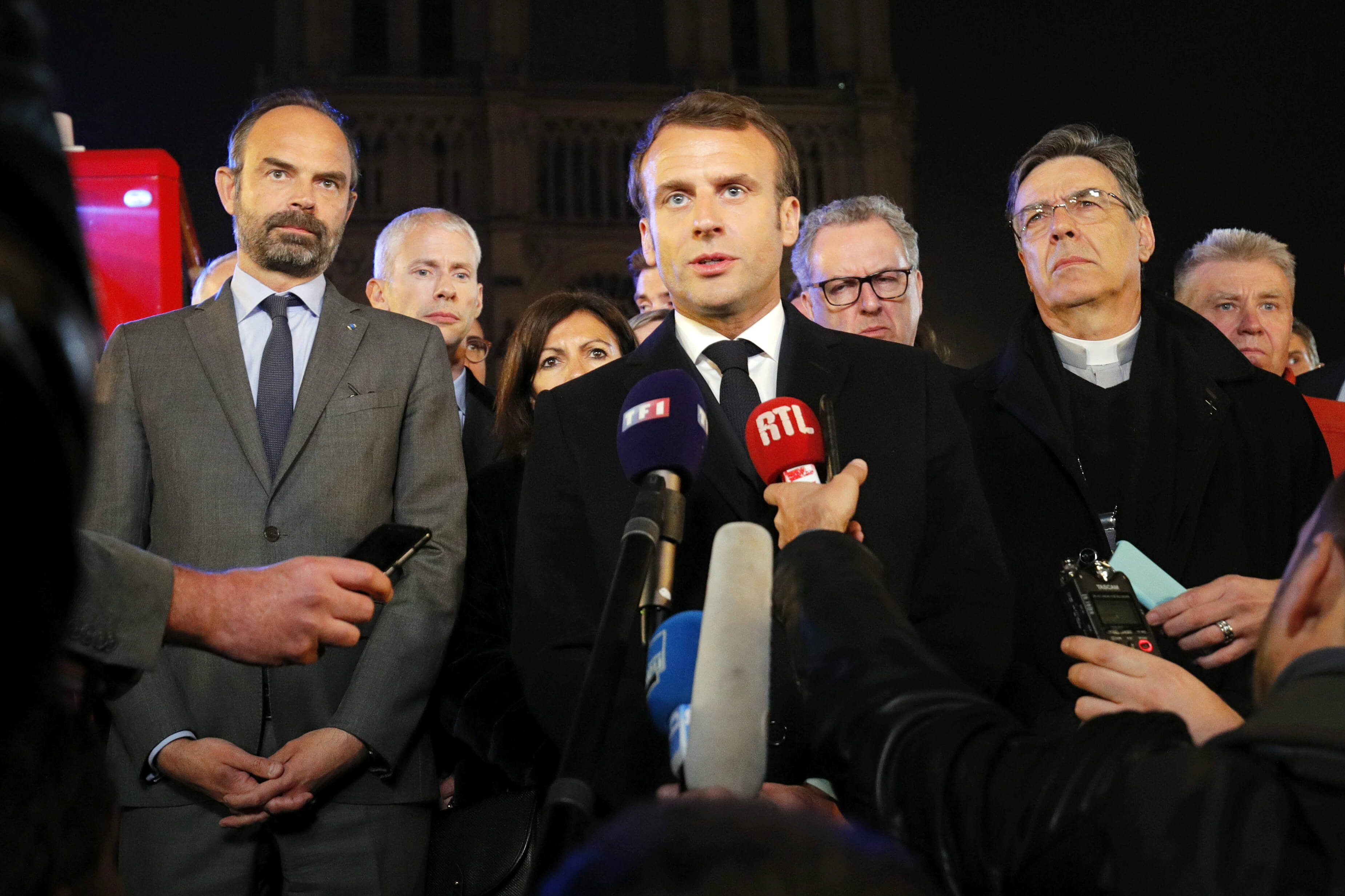 Reconstruiremos Notre Dame todos juntos: Macron