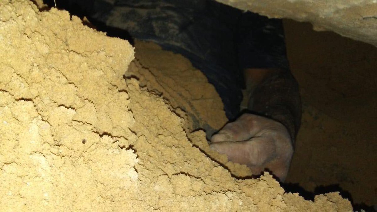 foto Hombre queda atrapado en túnel que él mismo cavó para espiar a expareja 25 abril 2019