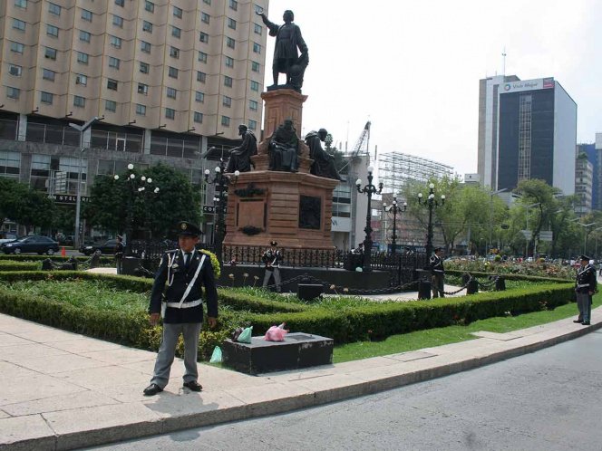 Foto Inadmisible honrar monumentos Colón y Cortés: Teresa Ramos 3 abril 019