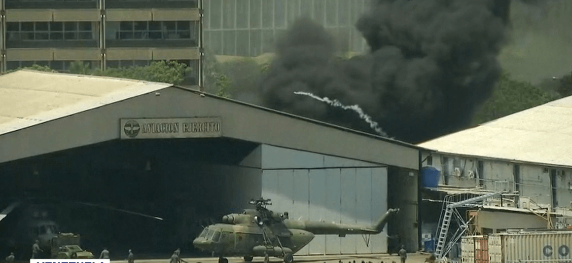 Incendio en base militar La Carlota, en Venezuela