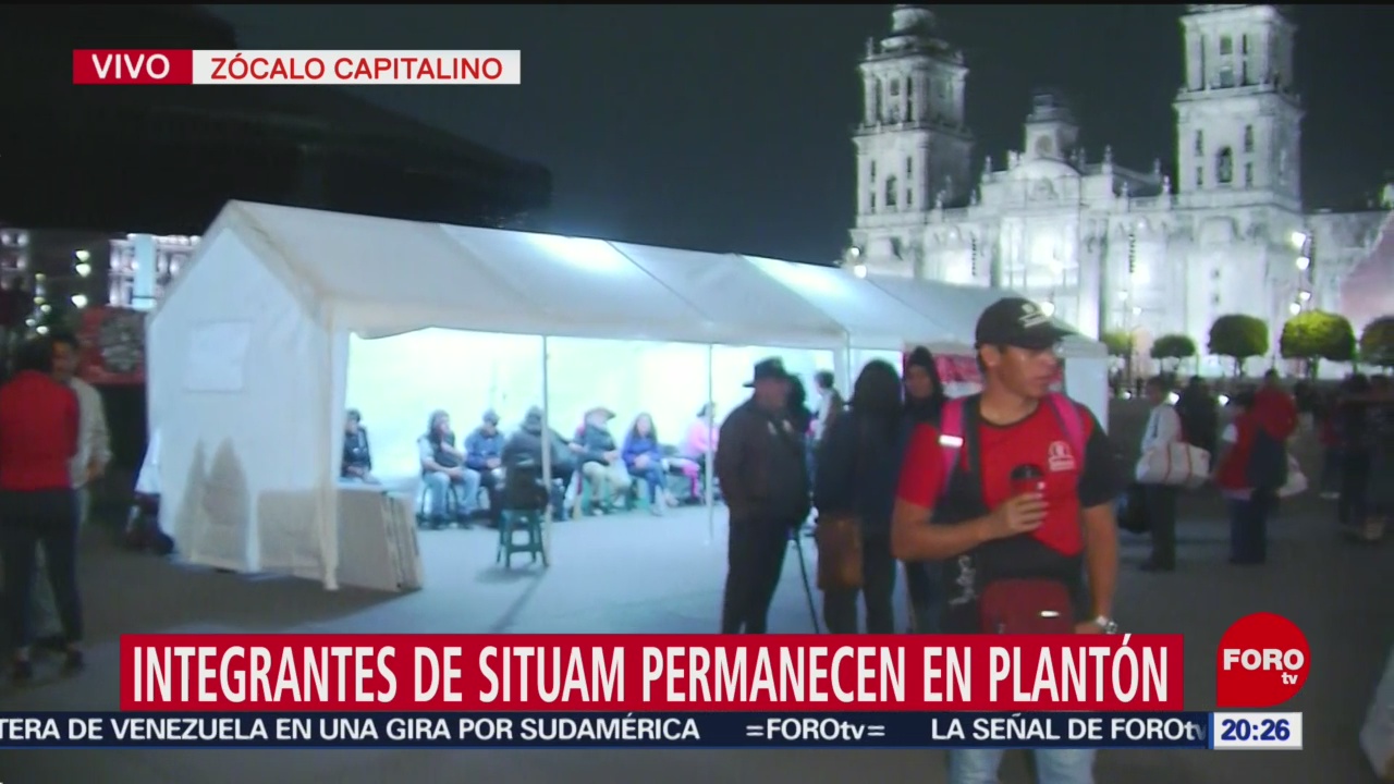 Integrantes de SITUAM permanecen en plantón en Zócalo de CDMX