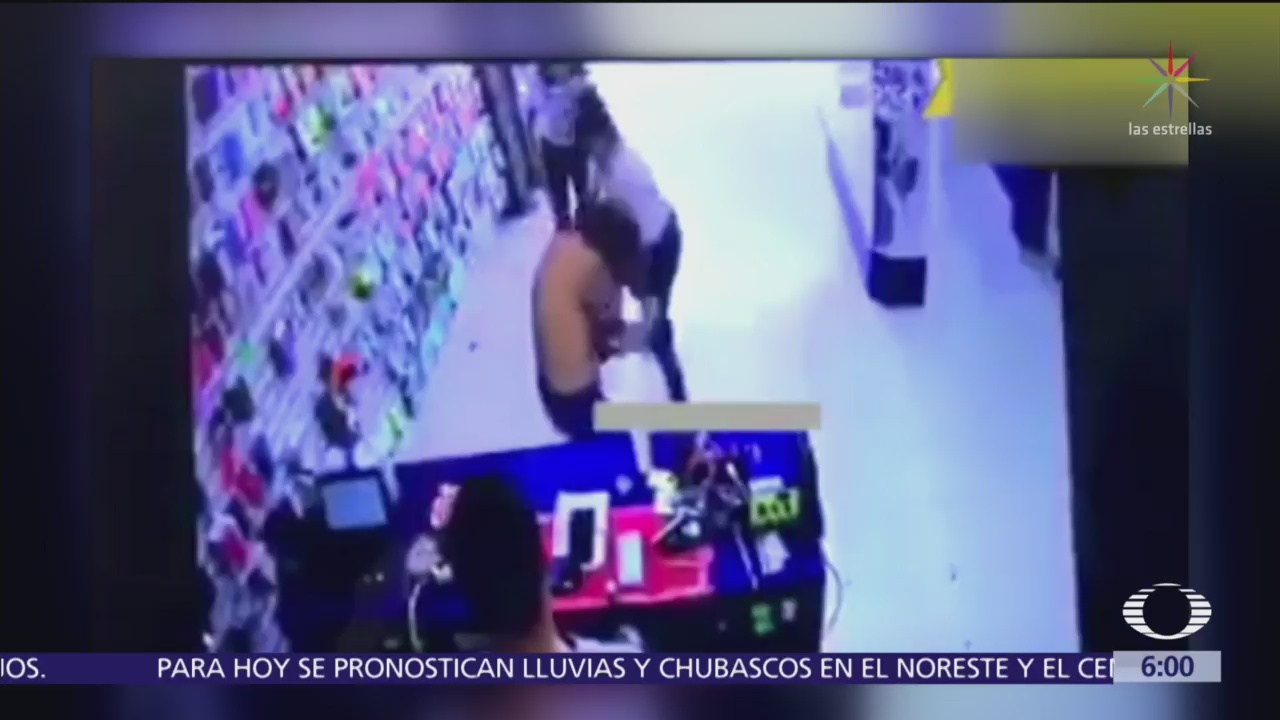 Jóvenes pelean dentro de tienda de celulares en Chalco, Edomex