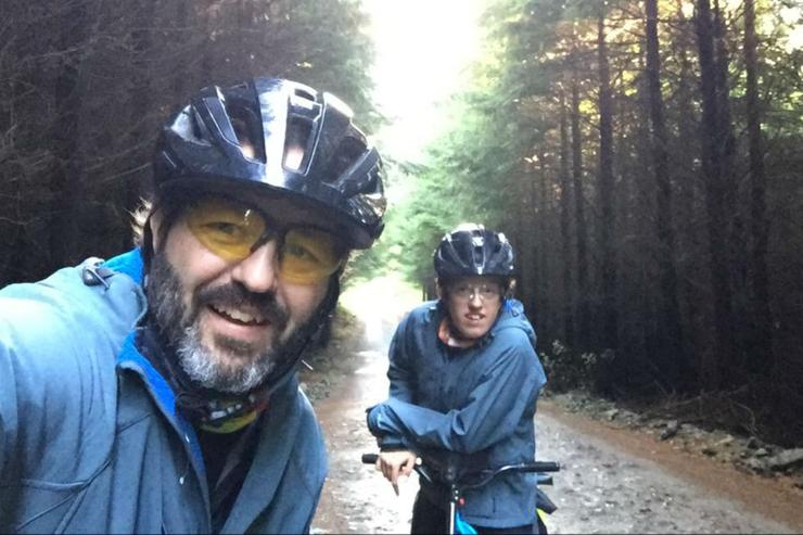 Juan y Santiago Zemborain cruzaron la Cordillera de los Andes en la misma bicicleta. ( Instagram/ Empujando Límites)