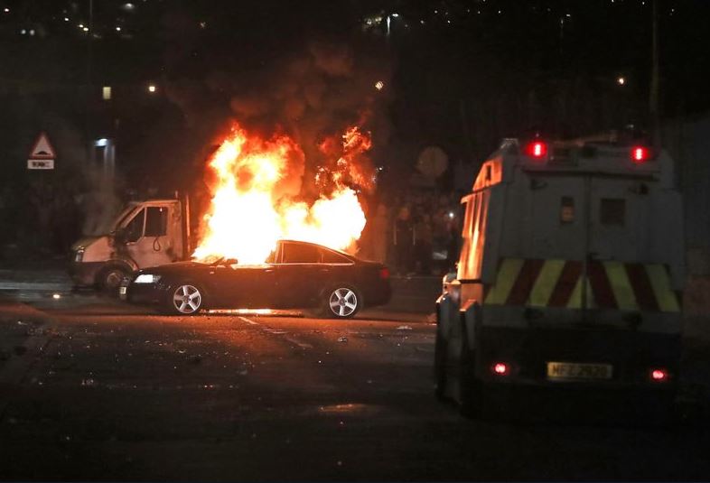 Periodista es asesinada a tiros en acción ‘terrorista’, en Irlanda 