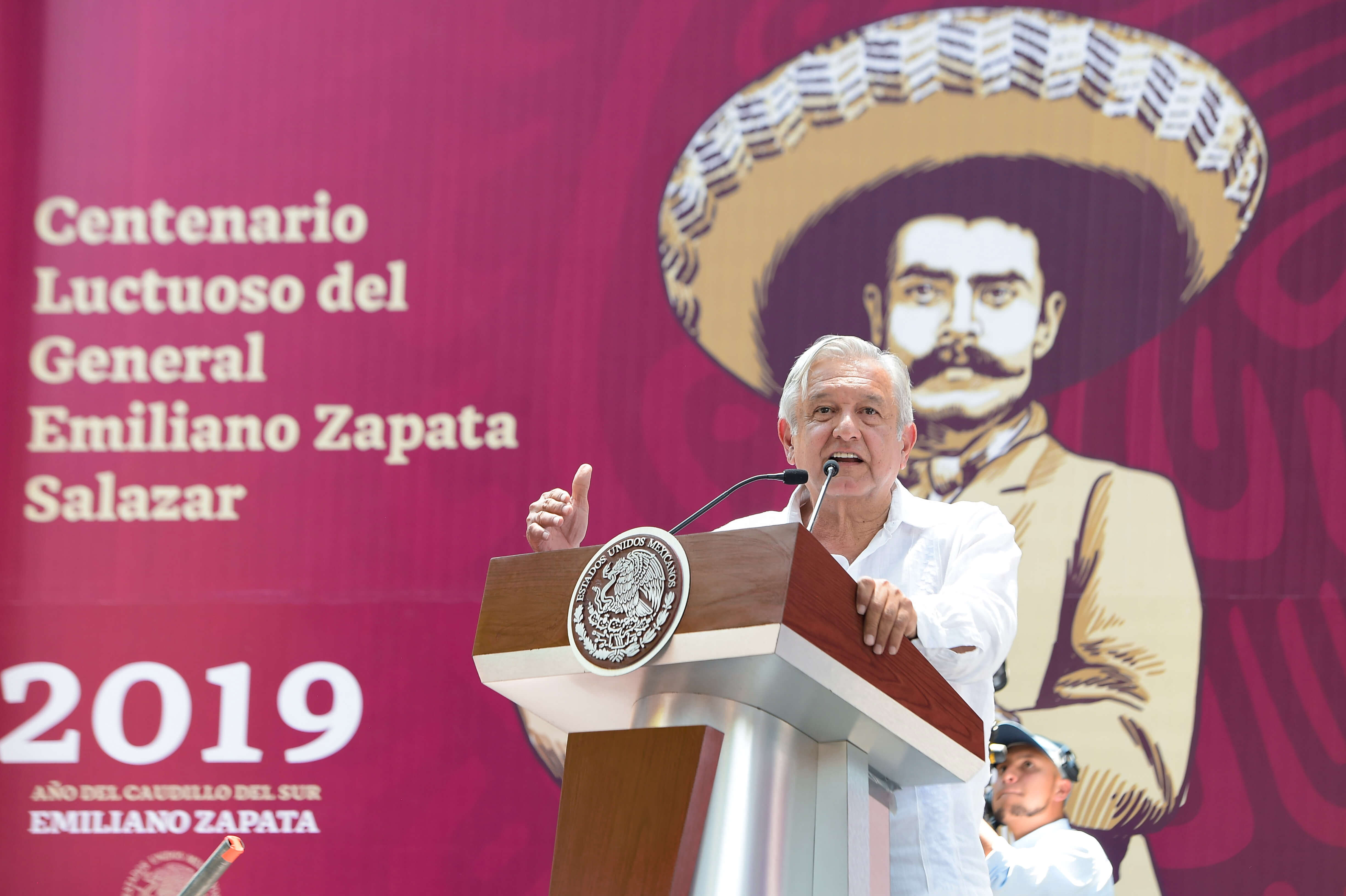 López Obrador rinde homenaje a Zapata en Cuernavaca