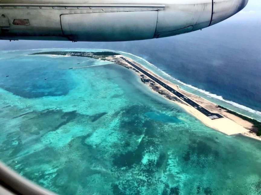 Tortuga-verde-desovar-aeropuerto-Islas-Maldivas