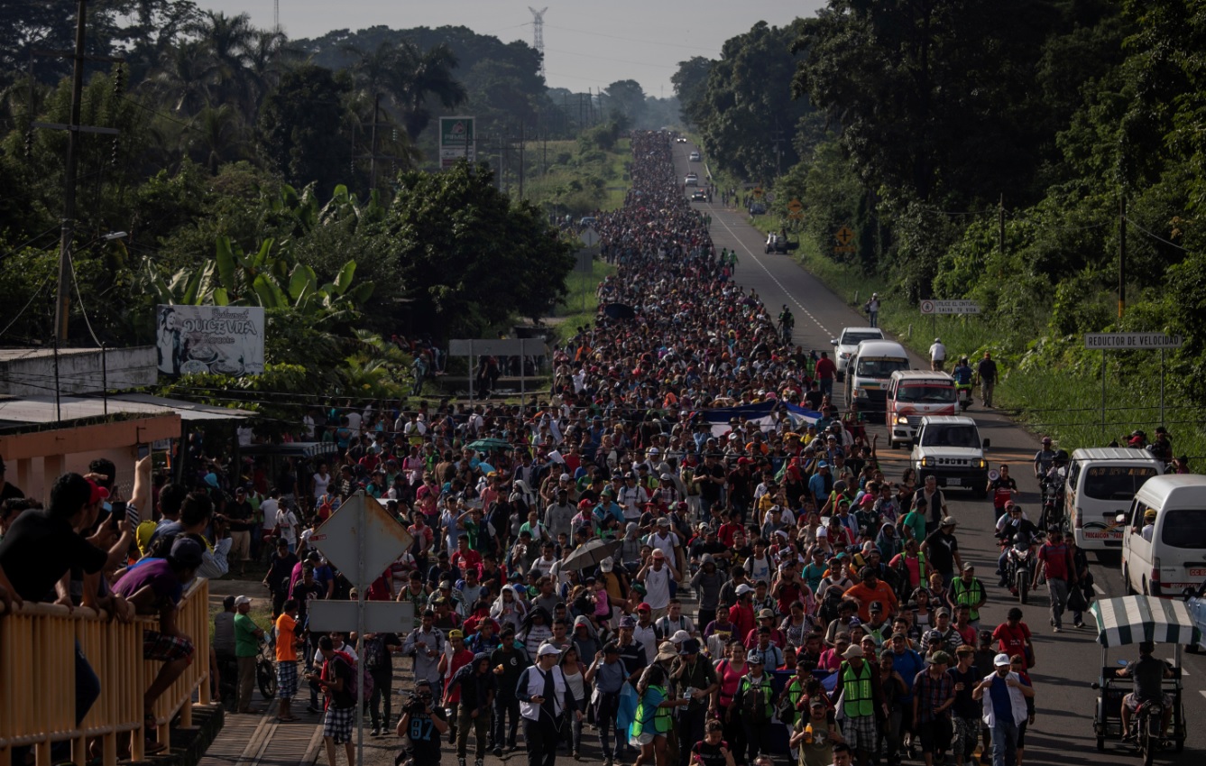 Tres mil migrantes salen de Tapachula y avanzan al norte de México
