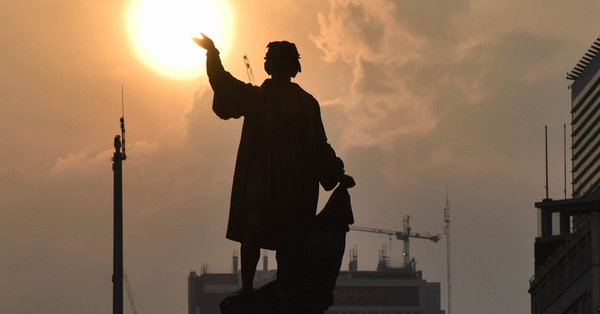 Diputada propone retirar estatuas de Colón y Cortés