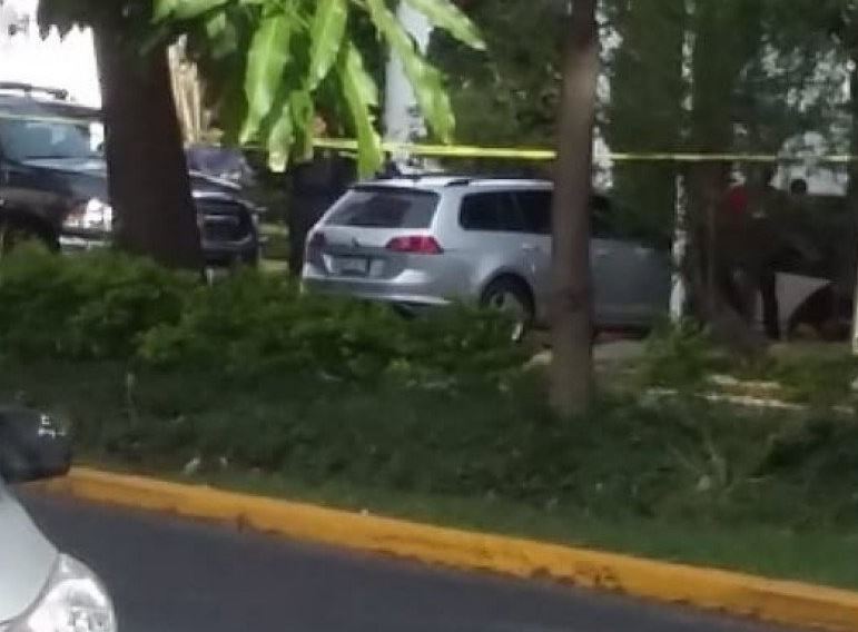 Muere mujer tras ser apuñalada en Guadalajara; agresor enfrenta a policías
