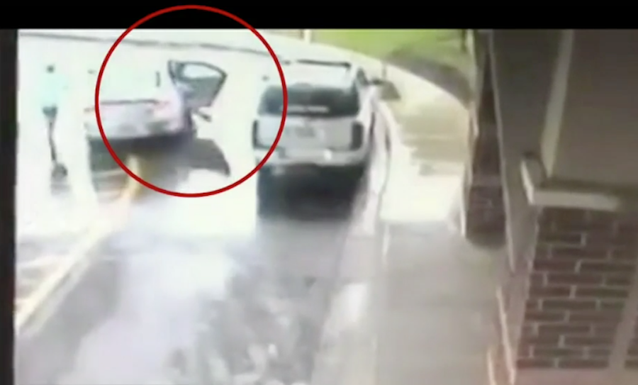Video: Niños saltan de vehículo robado en movimiento