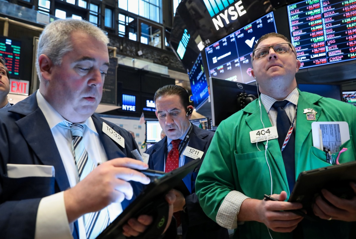 Foto: Comerciantes trabajan en el piso de la Bolsa de Nueva York (NYSE) en Estados Unidos, 16 de abril de 2019 (Reuters)