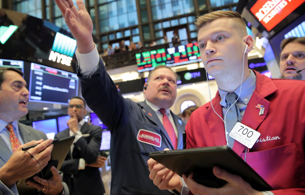 Foto: Los comerciantes trabajan en el piso de la Bolsa de Nueva York (NYSE) en Nueva York, Estados Unidos, 22 de abril de 2019 (Reuters)