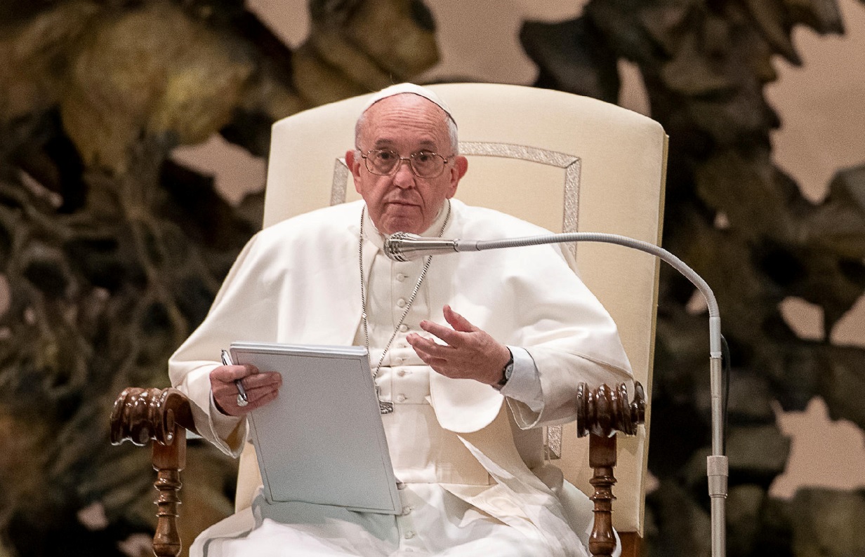 Papa Francisco expresa su cercanía a Francia tras el incendio de Notre Dame