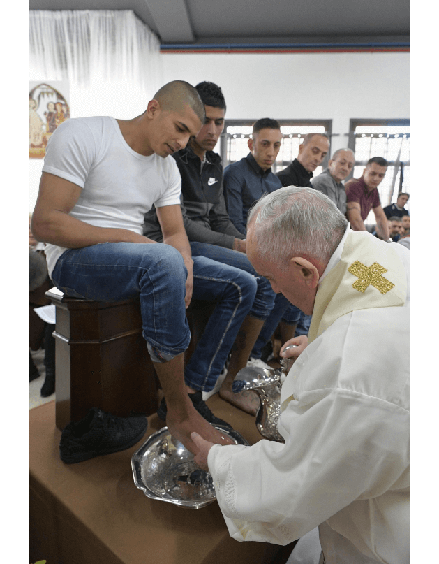 Foto: Papa realiza rito del lavatorio de pies, en Jueves Santo, 18 de abril de 2019, Italia